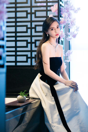 玩弄美艳馊子小说短篇